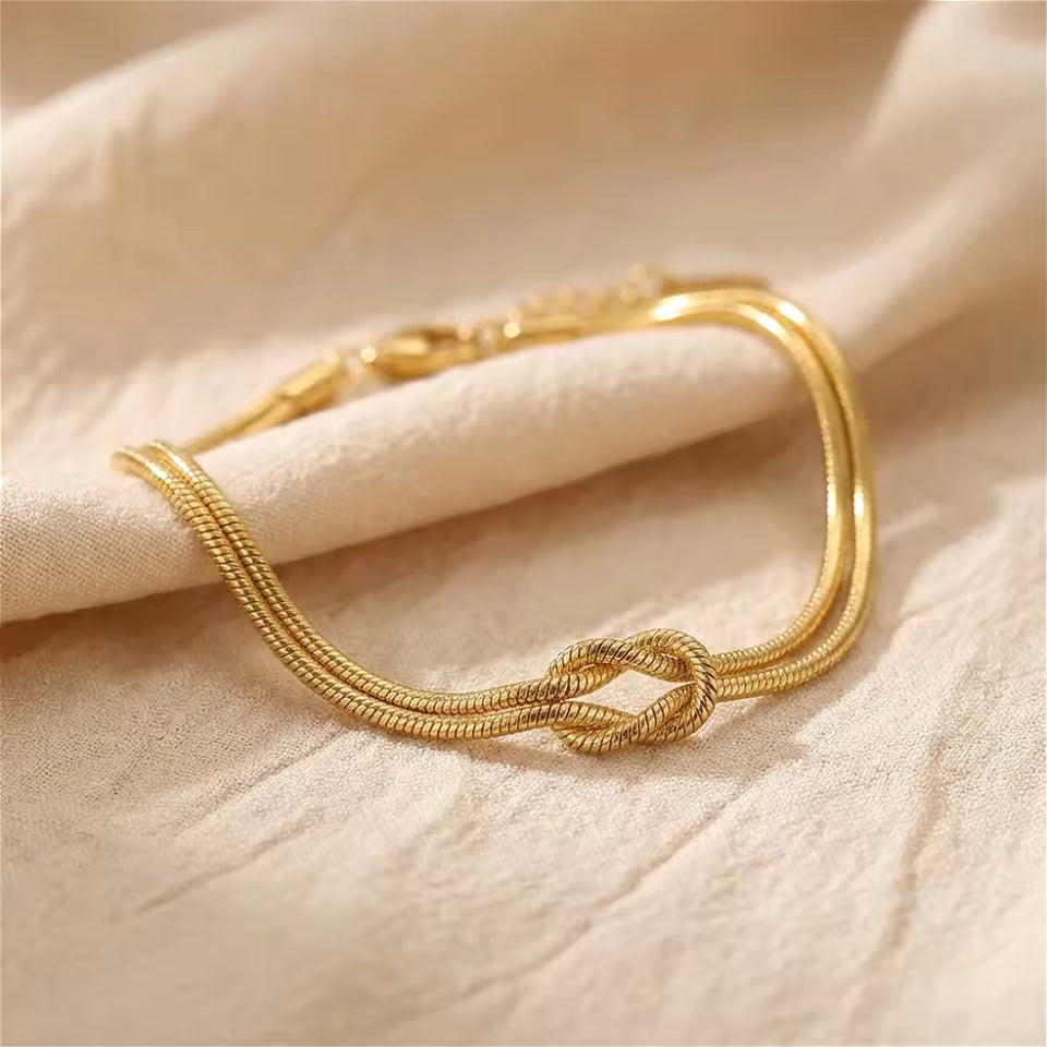 Passende Knoten-Armbänder im Set