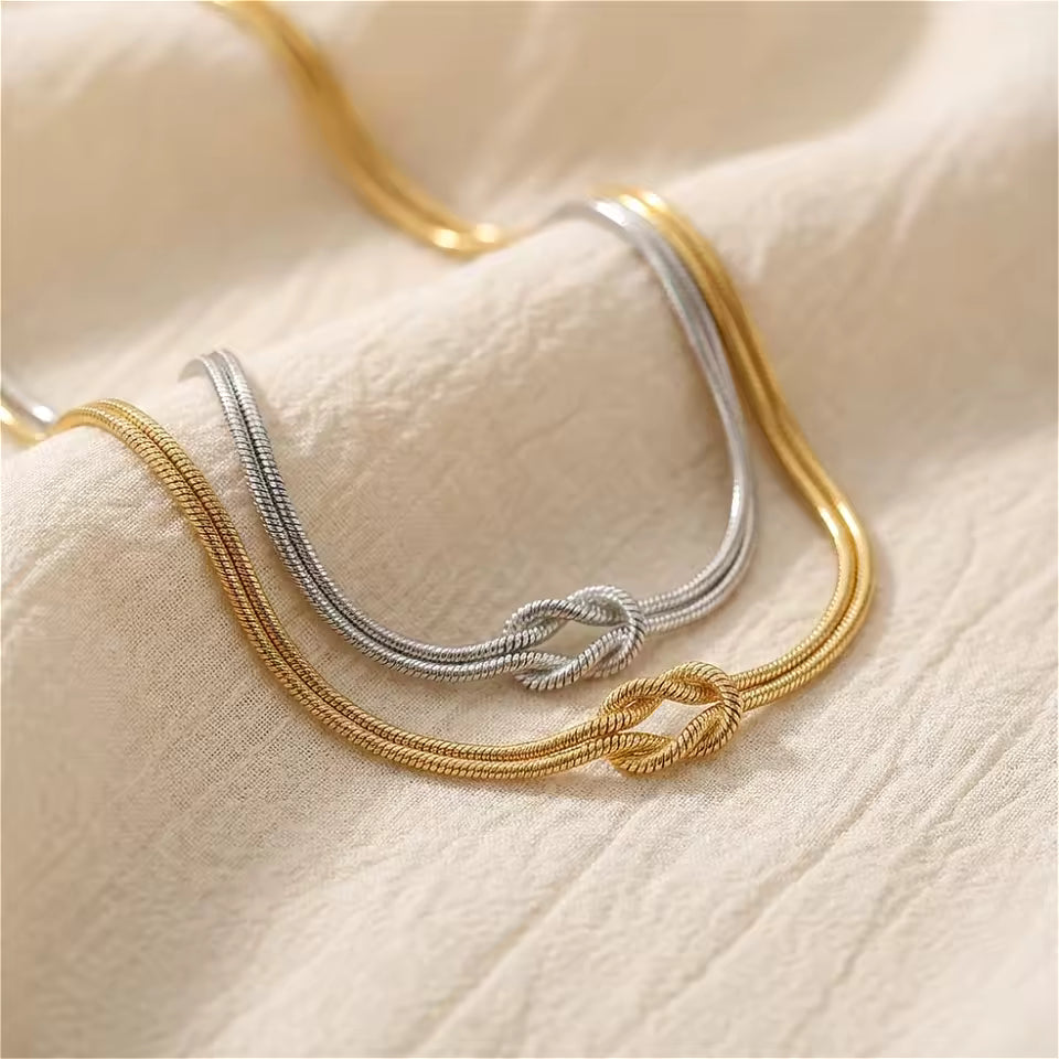 Passende Knoten-Armbänder im Set